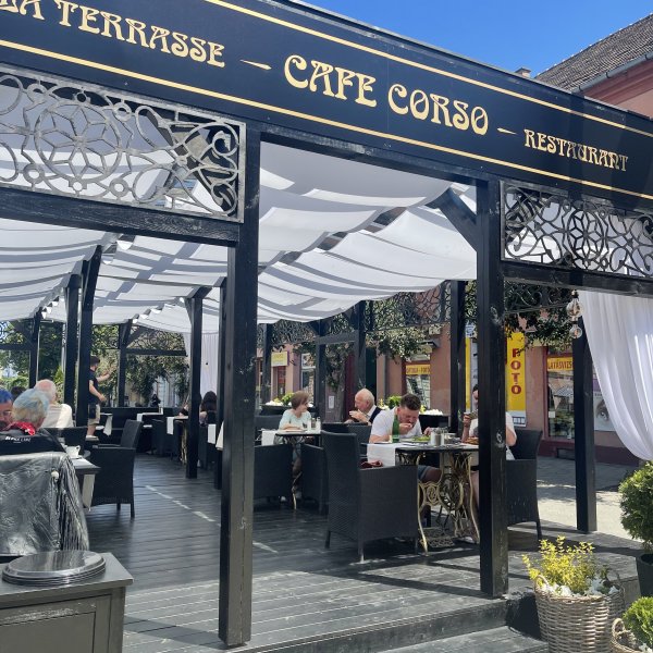 CAFE CORSO RESTAURANT SZENTGOTTHÁRD ( 300 m )